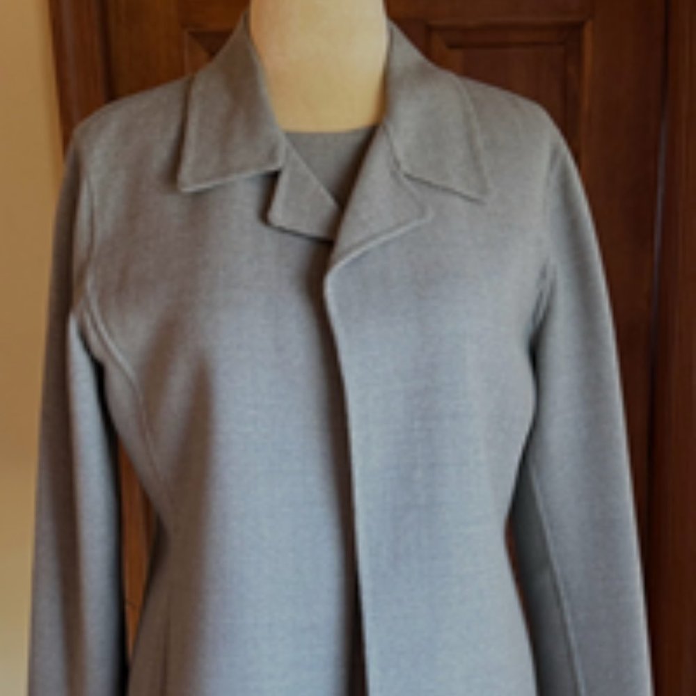 Vintage Ellen Tracy Light Grey Wool/Spandex Pantsuit with matching top; Sz 10